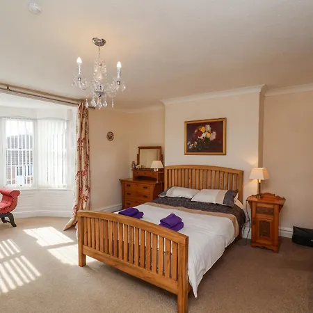 Mayfield Manor * Whitby